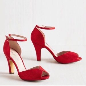 Chelsea Crew 39(US 8) Lola in Red Velvet Metallic